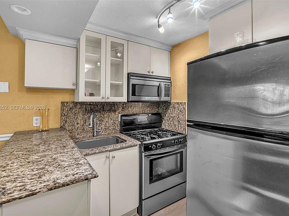 4th image of 3245 Virginia St APT 65
