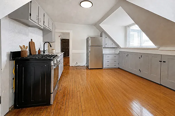 159 Brown St #6 — Photo 8
