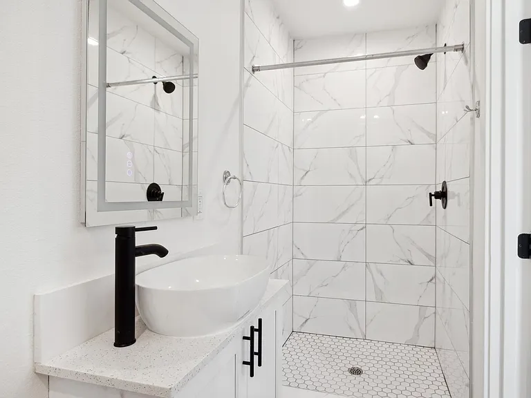 MH 1314 W 35th Pl — Photo 5