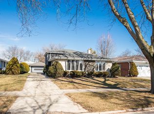 5628 W 100th Pl, Oak Lawn, IL