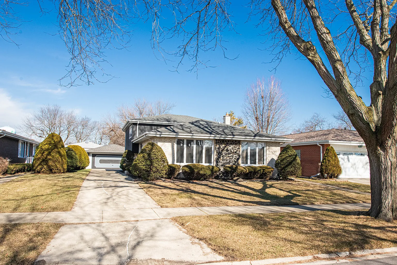5628 W 100th Pl photo 1