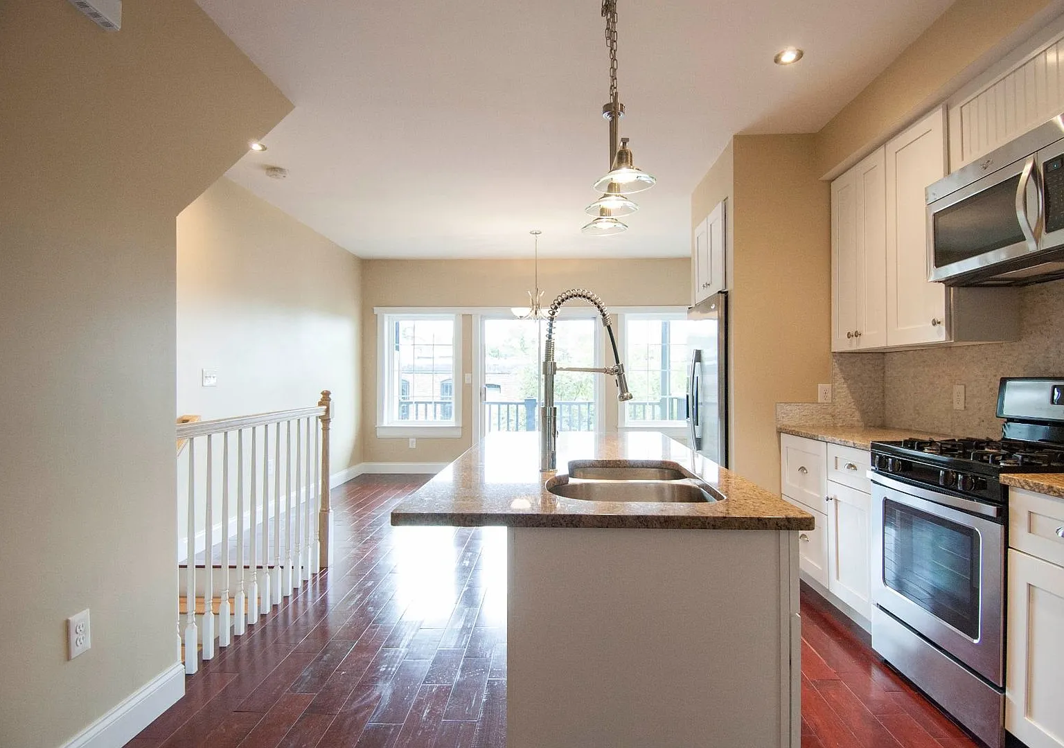 Charming 3 Bedroom — Photo 1