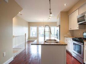 7 Rockledge St, Roxbury, MA