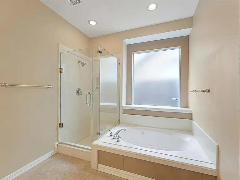 22910 Fairleaf Cir — Photo 11