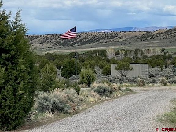 5th image of 255 Shana LN