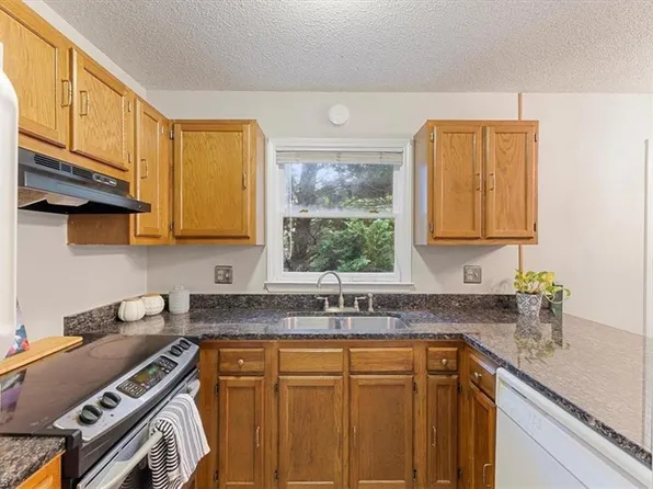 208 McGregor Dr, Chapel Hill, NC 27514