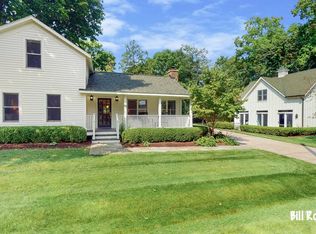 42 Union St, Douglas, MI 49406