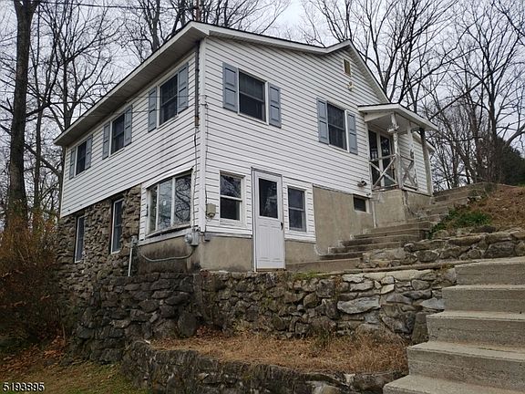3rd image of 105 Little Circle Dr