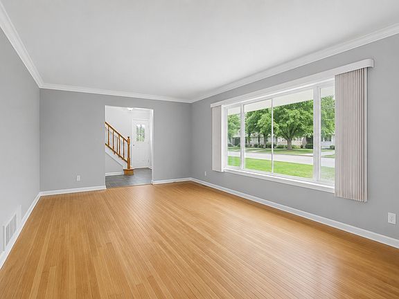 4th image of 32229 Cambridge Dr