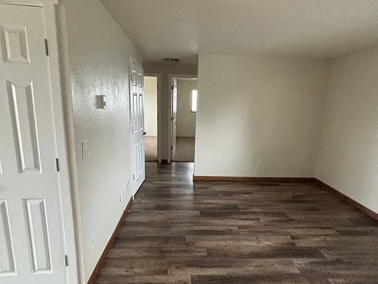 1 Bedroom 1 Bathroom at Hollywood Park Apartments — Photo 23