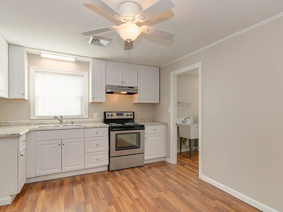 3rd image of 11 Vail Pl
