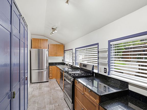 5th image of 380 River Rd