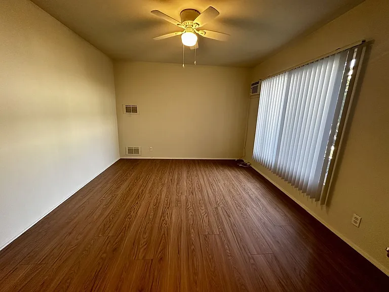 1116 N Louise St — Photo 20