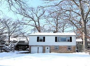 3811 Riverside Dr, Crystal Lake, IL 60014