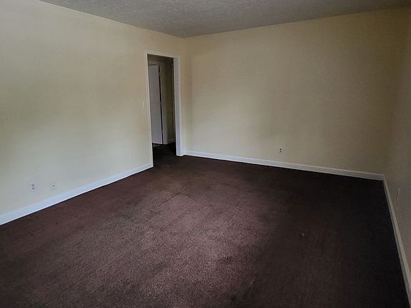2nd image of 1005 N Elm St APT 26