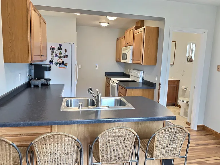 535 W Wisconsin St — Photo 6