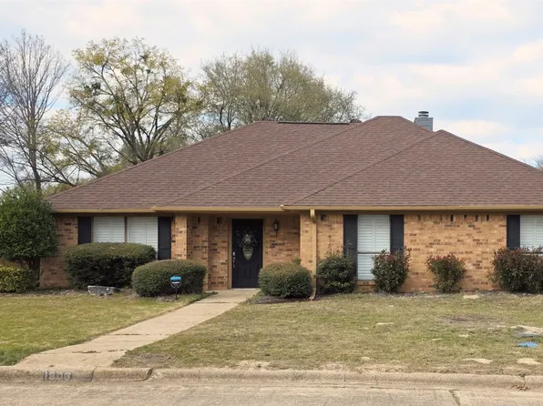 1806 Hogan Ln, Mount Pleasant, TX 75455