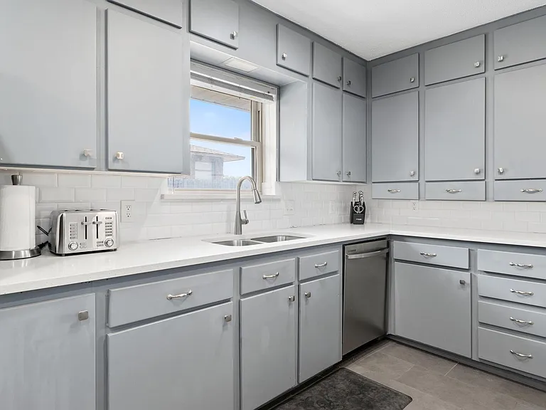 3364 Darvany Dr — Photo 7