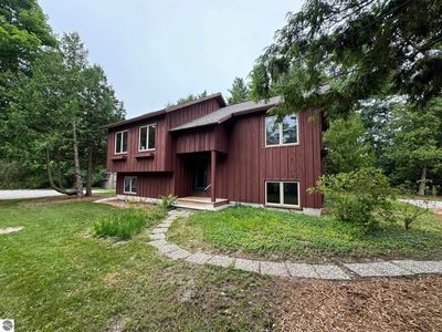 408 S 4th St, Leland, MI, 49654