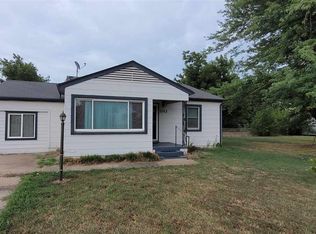 1012 N 11th St, Perry, OK 73077