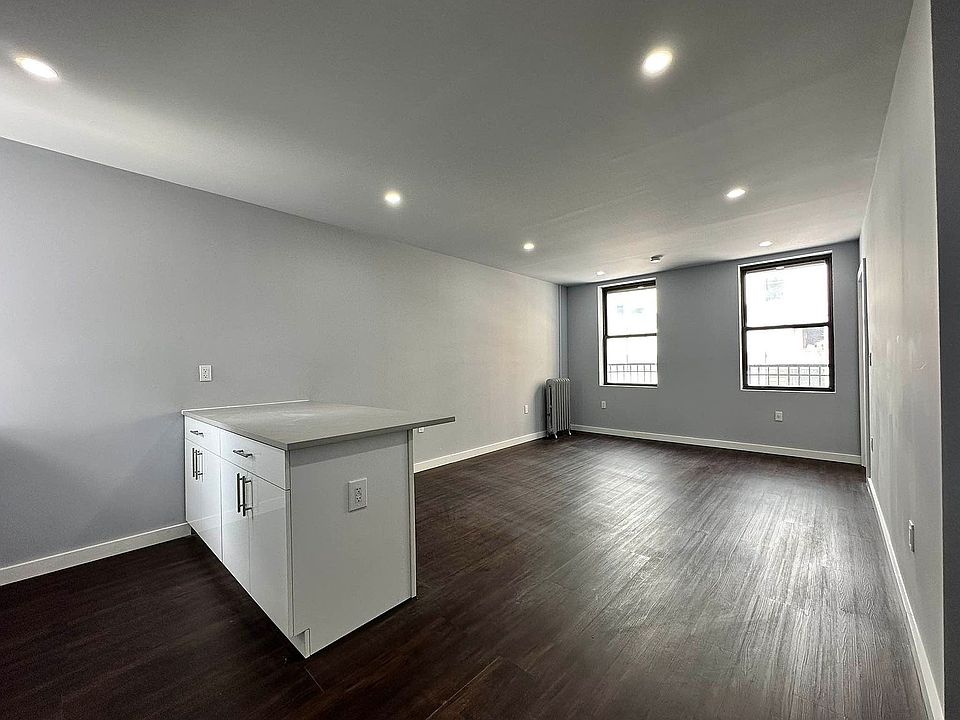 1st image of 82 Livingston St APT 2
