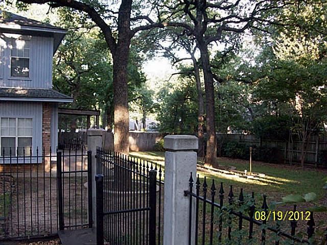 2nd image of 1412 Circle Ln