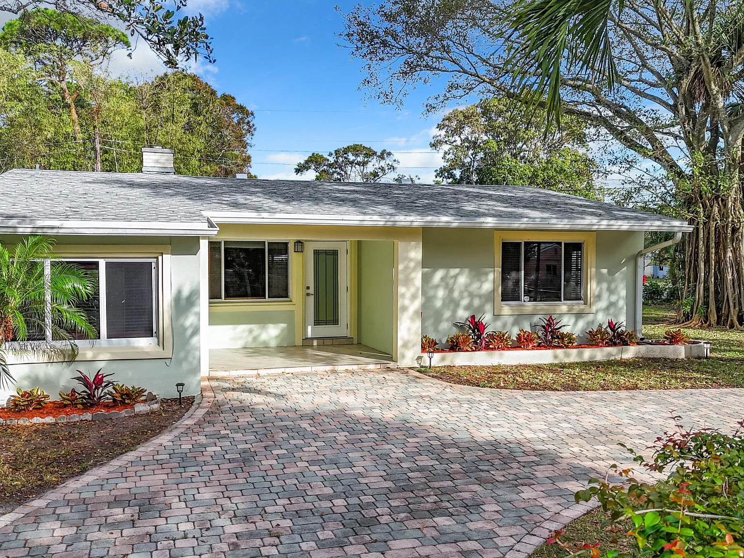1701 SW 14th Court — Photo 1