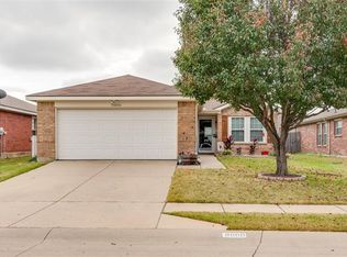 9000 Sagebrush Trl, Aubrey, TX 76227