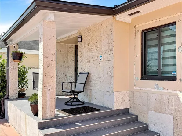 233 W 39th Pl, Hialeah, FL 33012