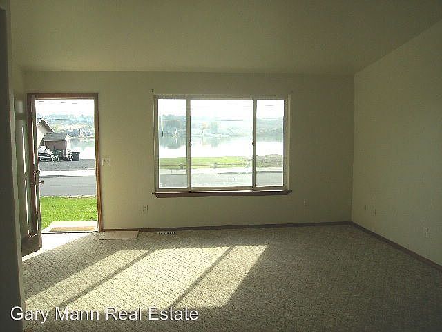 2nd image of 1328/1330 W Lakeside Dr