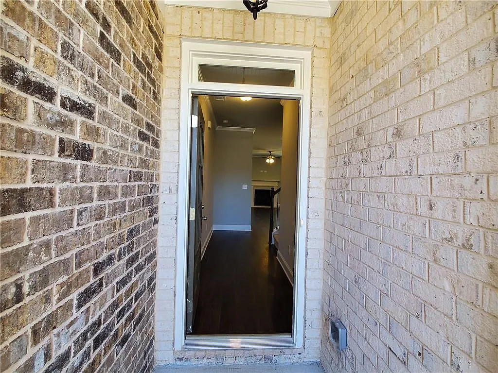 3 bed, 2.5 bath, 1988 sqft, $2,300 — Photo 4