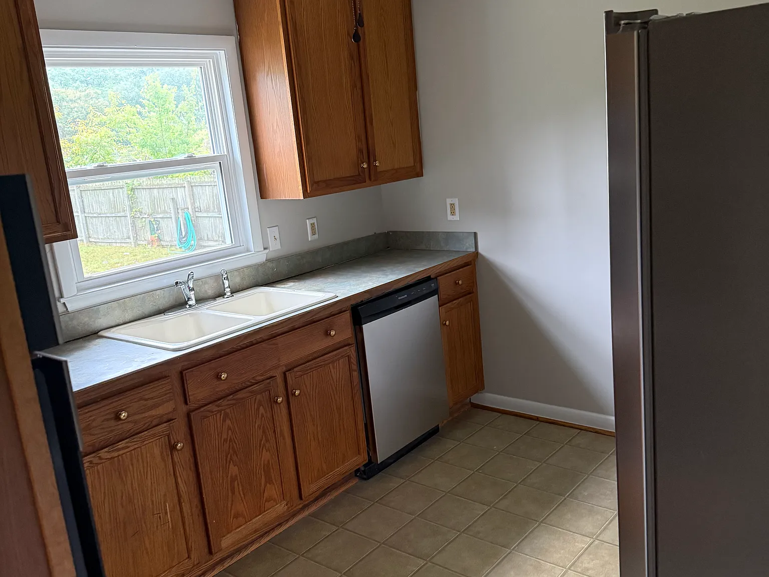 3 bed, 1.5 bath, 1266 sqft, $2,200 — Photo 3