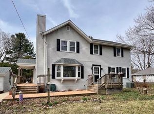 1303 N Breezeland Rd, Oconomowoc, WI 53066