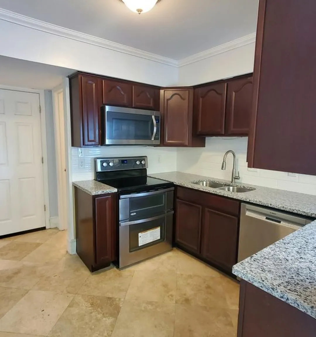 3 bed, $1,975 — Photo 3