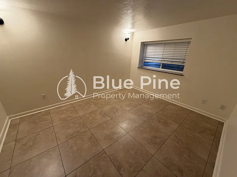 2 bed, 1.0 bath, 700 sqft, $725 — Photo 3