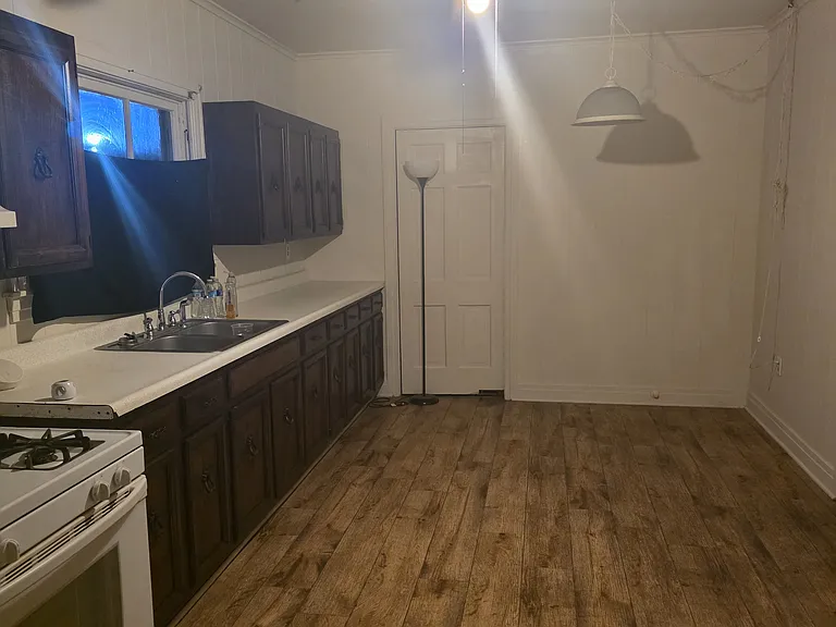 308 N Trinity St — Photo 9
