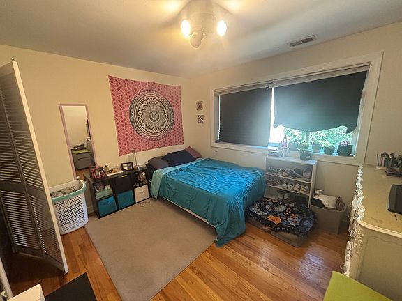 4th image of 5953 N Kenmore Ave APT 305