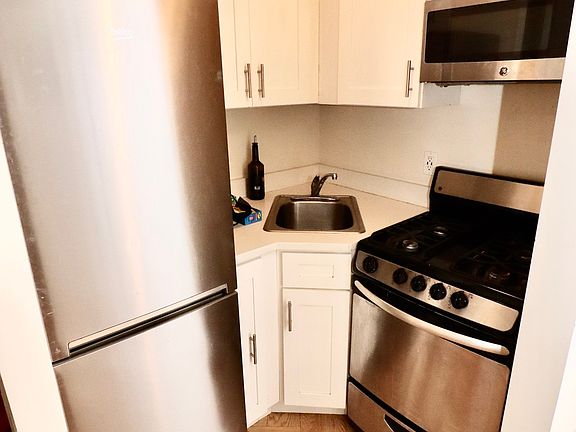 3rd image of 253 W 93rd St APT 5A