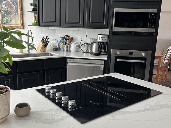 2nd image of 5483 Eglinton St