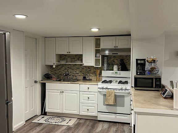 3rd image of 52 Hilltop Ln