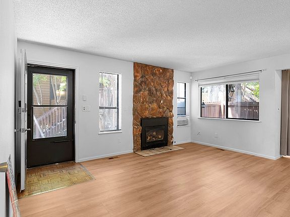 3rd image of 9421 W 89th Cir
