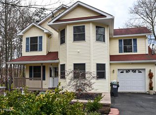 2202 Walnut Trl, Bushkill, PA 18324