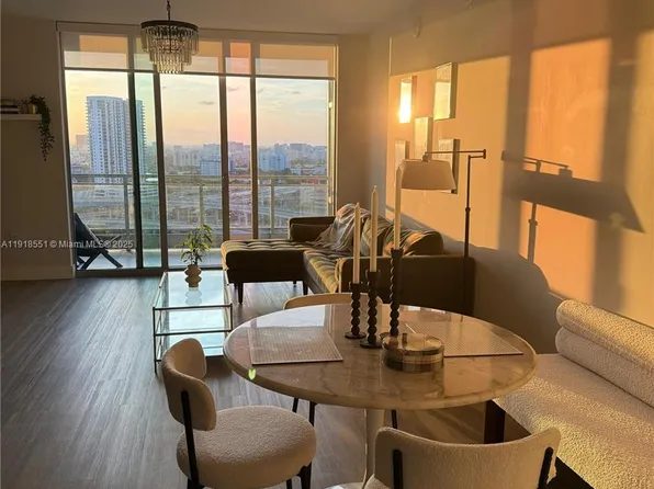 90 SW 3rd St, Miami, FL