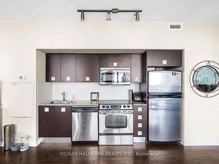 33 Charles St E #2908 — Photo 11