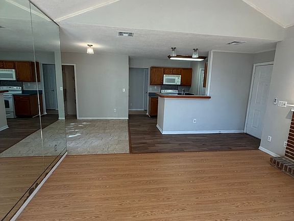 4th image of 949 Bird Bay Ct APT 101