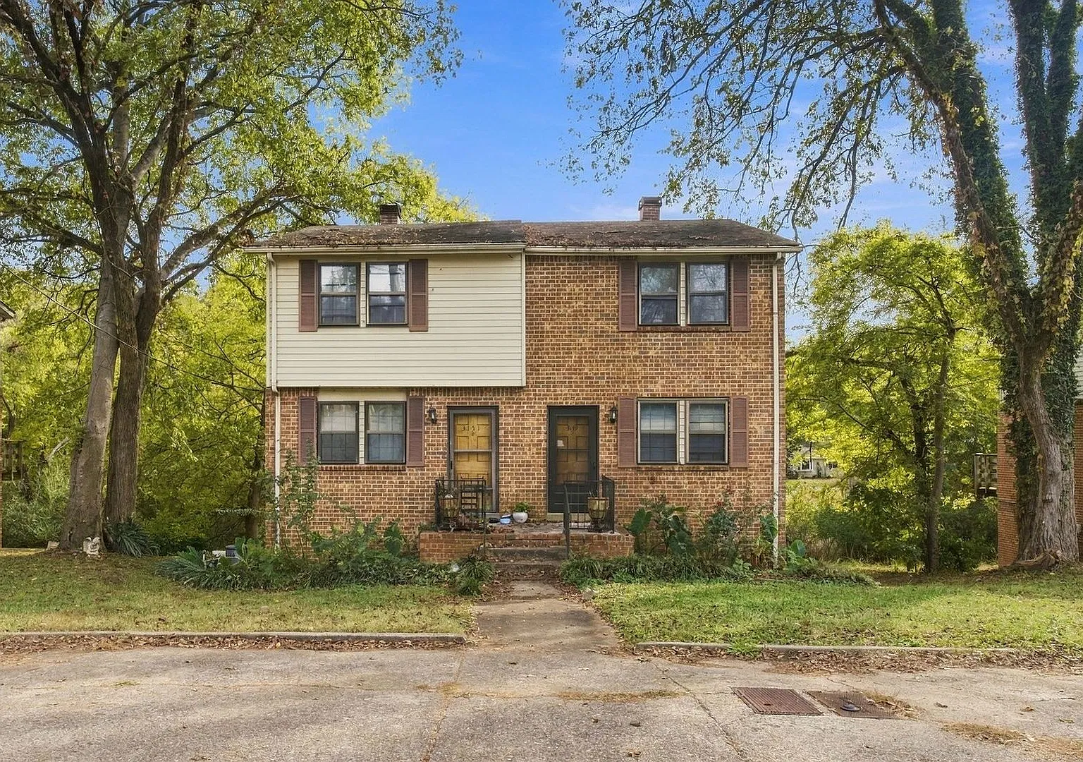 Awesome 2-bedroom, 1.5-bathroom duplex in charming Donelson! — Photo 2