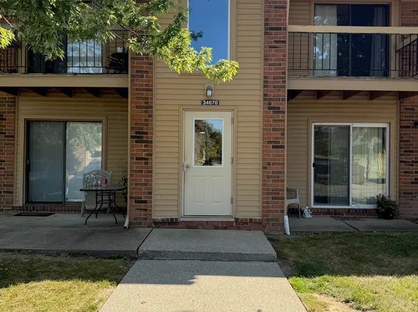 34670 Clarkson Dr W APT 35, Fraser, MI 48026