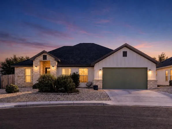 1069 Roanoke Ln, Kerrville, TX 78028