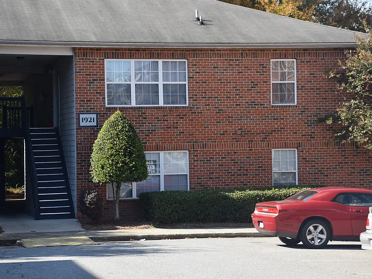 Reynolds Place Apartments — Photo 91