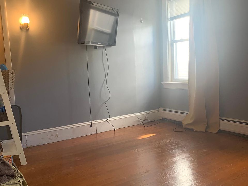 1st image of 124 Jewett St Floor 1